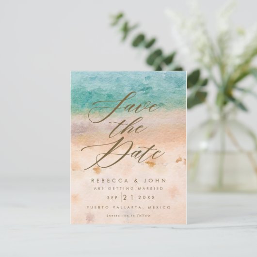 strandbestemming bruiloft met datumkaart aankondigingskaart (Staand voorkant)