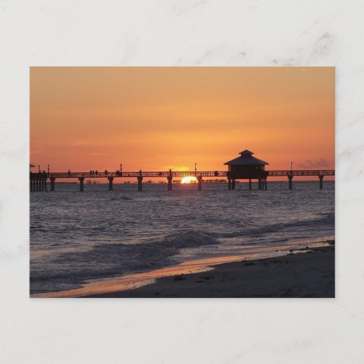 Strandhuwelijk bij zonsondergang op verander de da aankondigingskaart (Voorkant)