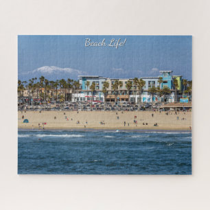 Strandleven! Huntington Beach met besneeuwde berg Legpuzzel