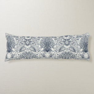 Strandschatten, schelpen, krab, koralen en zeewier lichaamskussen