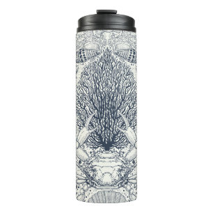 Strandschatten, schelpen, krab, koralen en zeewier thermosbeker