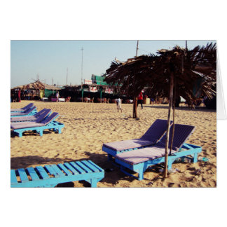 Strandstoelen op Candolim-strand in Goa India