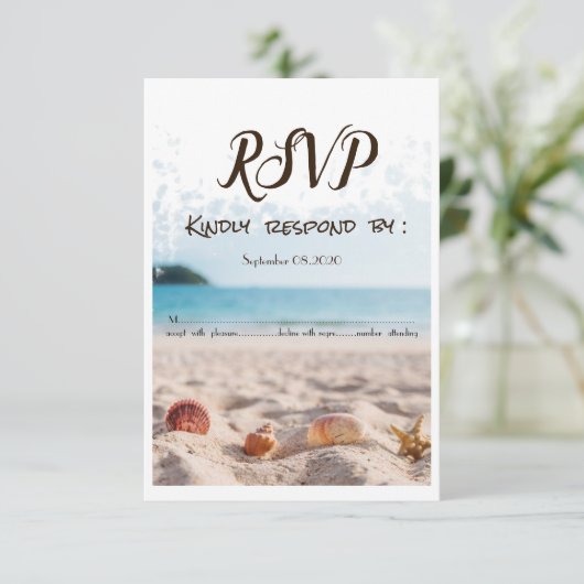 Strandtrouwdag,Zand,Schelpen RSVP Kaart (Staand voorkant)