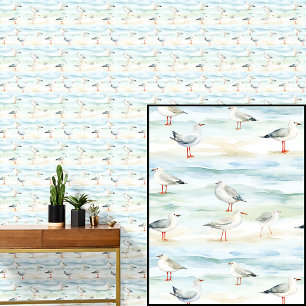 Strandvogels Zeemeeuwen op zandstrand met golven Behang