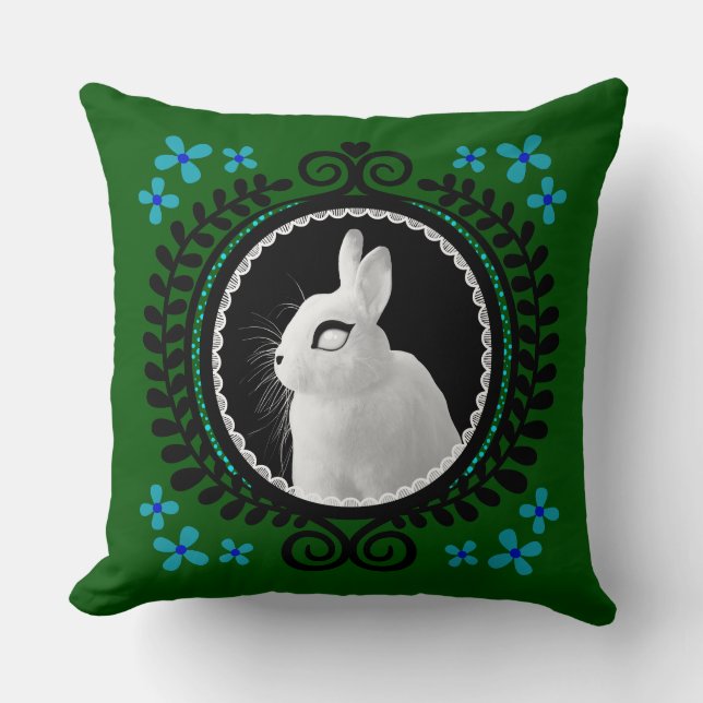 Strange White Bunny: Green, Blue, & Black  Kussen (Voorkant)