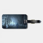 Stranger in het park in Night Fog Bagagelabel (Achterkant horizontaal)