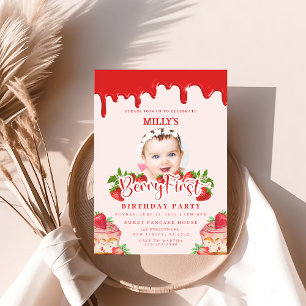 Strawberry Berry First Birthday Invitation Kaart