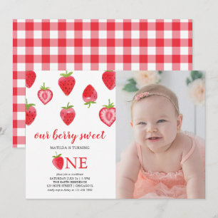 Strawberry First Birthday Girl Photo Invitation Kaart