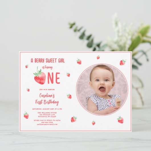 Strawberry Girl Eerste Verjaardag Fotouitnodiging Kaart (Staand voorkant)