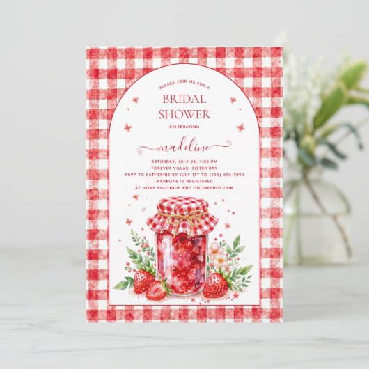 Strawberry Jam Gingham Bruids Douche Uitnodiging (Staand voorkant)