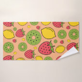 Strawberry, lemon and kiwi fruits wallpaper backgr (Serviette de bain)