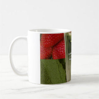 Strawberry Matcha Latte Poster – Trendy Café Drank Koffiemok