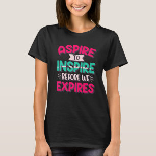 Streef naar inspiratie voordat we verlopen t-shirt