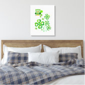 Stretched Canvas print St. Patrick's Day Owl (Insitu (Slaapkamer))