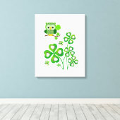 Stretched Canvas print St. Patrick's Day Owl (Insitu (Houten vloer))