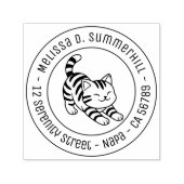 Stretching Tabby Cat Round Address Zelfinktende Stempel (Design)