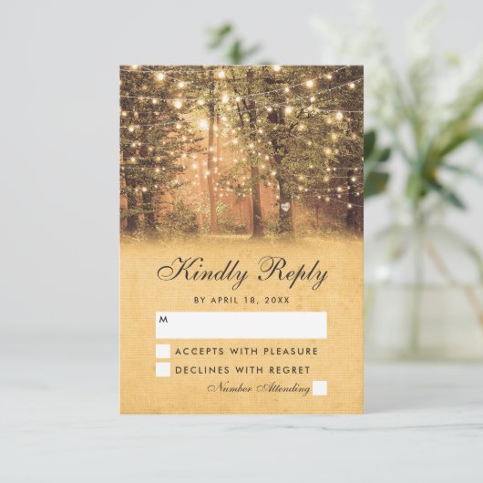  String Lights Rustic Tree Wedding RSVP Kaartje (Staand voorkant)
