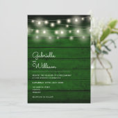 String Lights Rustieke Groene Houten Bruiloft Kaart (Staand voorkant)