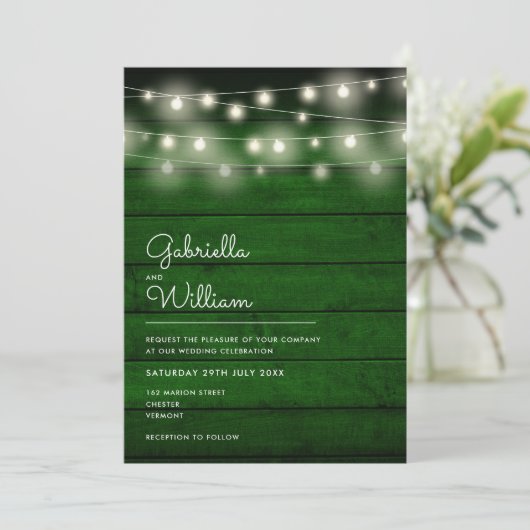 String Lights Rustieke Groene Houten Bruiloft Kaart (Staand voorkant)