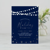 String Lights & Snowflakes | Moderne feestdag Folie Uitnodiging (Staand Voorkant)