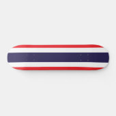  Striped Red, White, en Blauw Skateboard (Horizontaal)