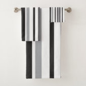 Stripes Pattern Grey White Black Bad Handdoek (Insitu)