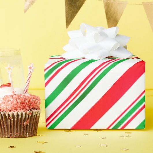 Stripes Red Green White Stripes Cadeaupapier (Verjaardagsfeest)