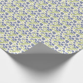 Stromende biologische bloemen blauw groen op crème cadeaupapier (Hoek)