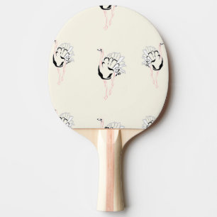 struisvogel op bruin tafeltennisbatje