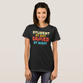 Student By Day Gamer By Night Meme For Gamers T-shirt (Voorkant volledig)