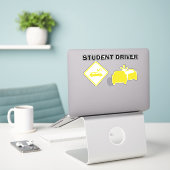 STUDENT DRIVER - CRASH YELLOW STICKER (Laptop op bureau)