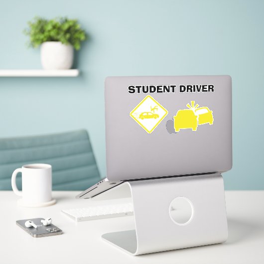 STUDENT DRIVER - CRASH YELLOW STICKER (Laptop op bureau)