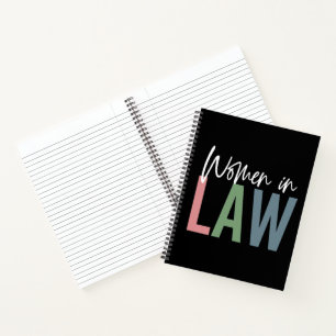 Student van de rechtenrechtenstudie van vrouwelijk notitieboek