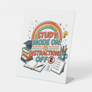Studiemodus Aan Afleidingen Uit Reclamebord Met Voetstuk