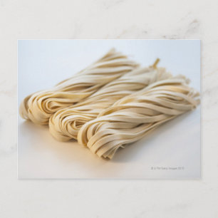 Studio shot van verse linguini pasta briefkaart