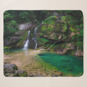 Stunning waterfall Virje, Slovenië Poster Sherpa Deken