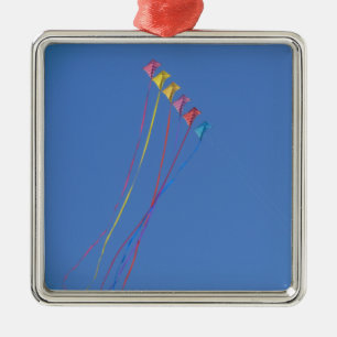 Stunt Kite vliegt in de hemel Metalen Ornament