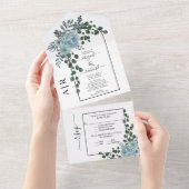 Stustblauw bloemen, boog en monogram bruiloft all in one uitnodiging (Afscheurbaar)