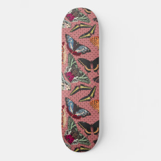 Stusty roze met vlinderillustraties skateboard