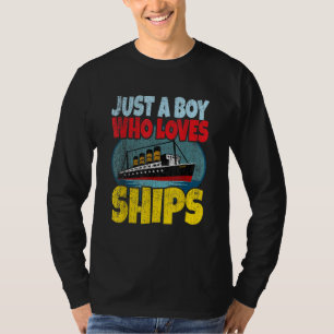 Stuur gewoon een jongen die van schepen boot Titan T-shirt