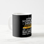 Stuurprogramma van de basisschool voor pensionerin koffiemok (Voorkant links)