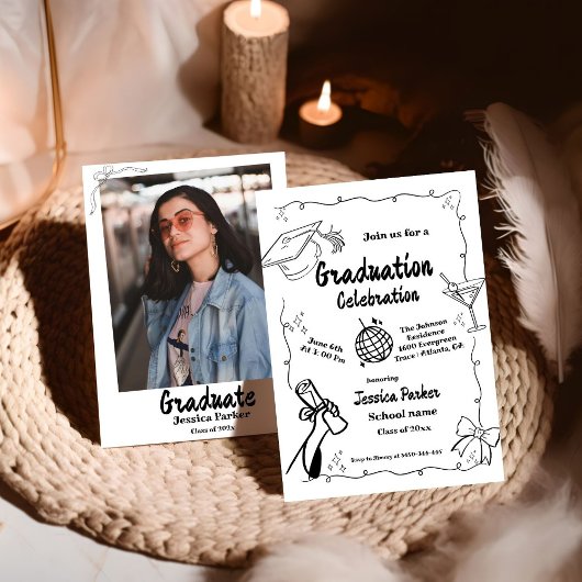 Style Doodle Main dessiné Graduation Invitation