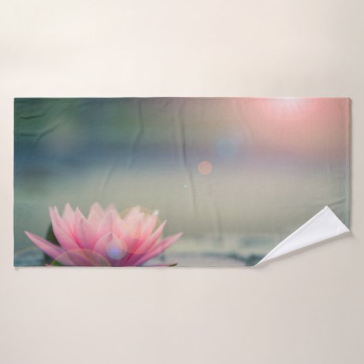 Style Lotus Flower Paysage, Zen (Serviette de bain)