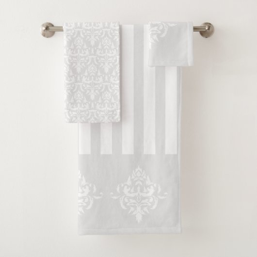 Stylish gris clair Elegant Damask Pattern strié (En situation)