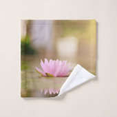 Stylish Lotus Flower Landscape, Zen Bad Handdoek (Wasdoekje)