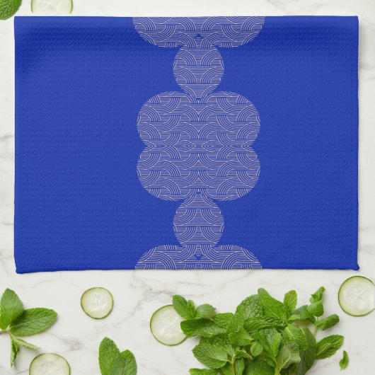 Stylish Peach pink Chinoiserie Pattern on Blue Theedoek (Gevouwen)