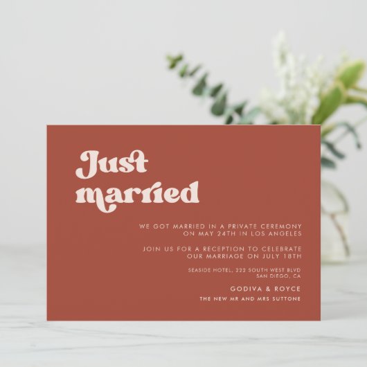 Stylish rétro terre cuite Juste mariée Invitation (Debout devant)