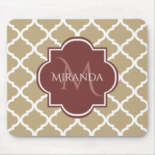Stylish Tan Quatrefoil Burgundy Monogram en naam Muismat