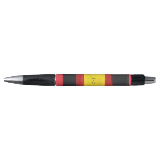 Stylo avec le design d'amour Be Kind. (Devant)