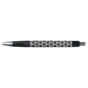 Stylo crâne effrayant sur fond noir